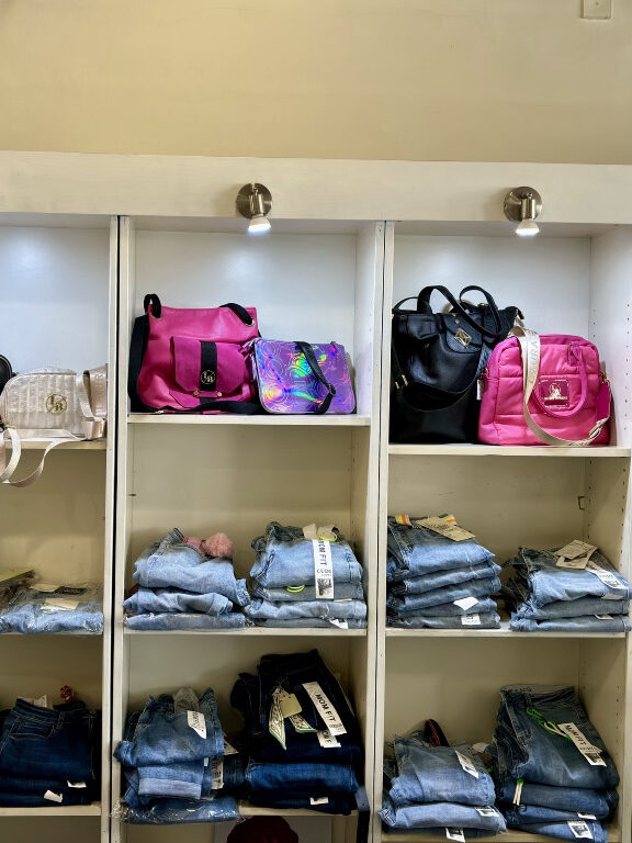 Wnętrze sklepu LIBRA - Nowy Targ Rynek 33