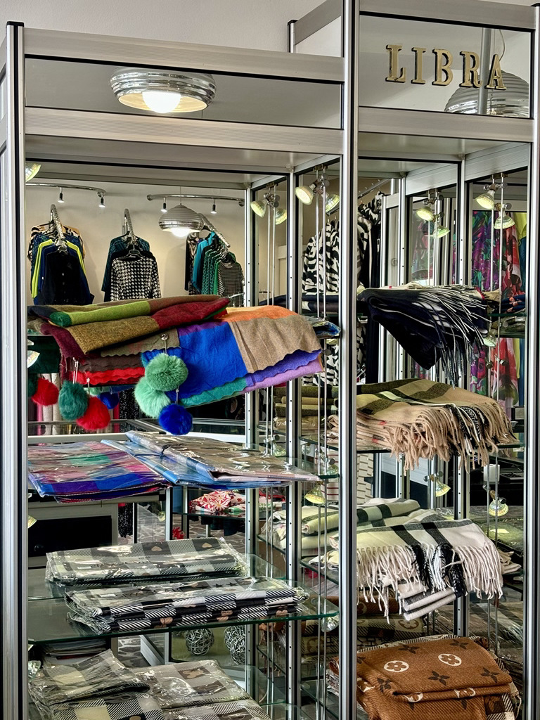 Wnętrze sklepu LIBRA - Nowy Targ Rynek 33